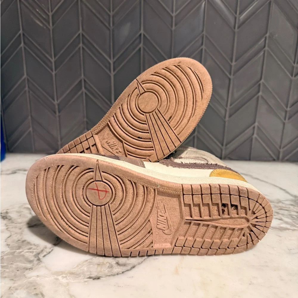 Nike follow us